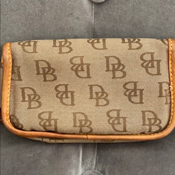 Dooney & Bourke wristlet - Picture 3 of 3
